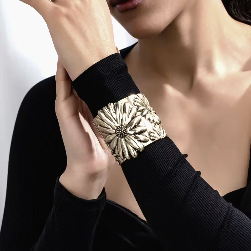 GORGEOUS Plated Silver WIDE Daisy THICK Cuff Bracelet